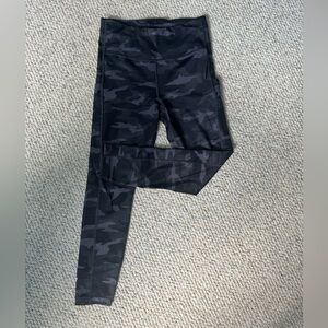 Athleta Ultimate Stash Camo 7/8 Tight Size Small